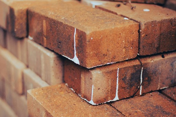 Comment calculer la quantité de mortier nécessaire pour un projet ?
