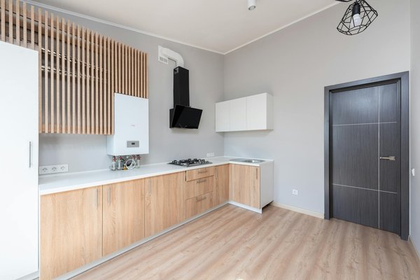 Comment créer des meubles sur mesure avec des outils de base ?